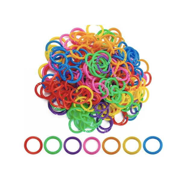 Protejarea unui inel de cărți de plastic cu frunze libere în formă rotundă de lumina directă a soarelui încetinește îmbătrânirea acestuia?